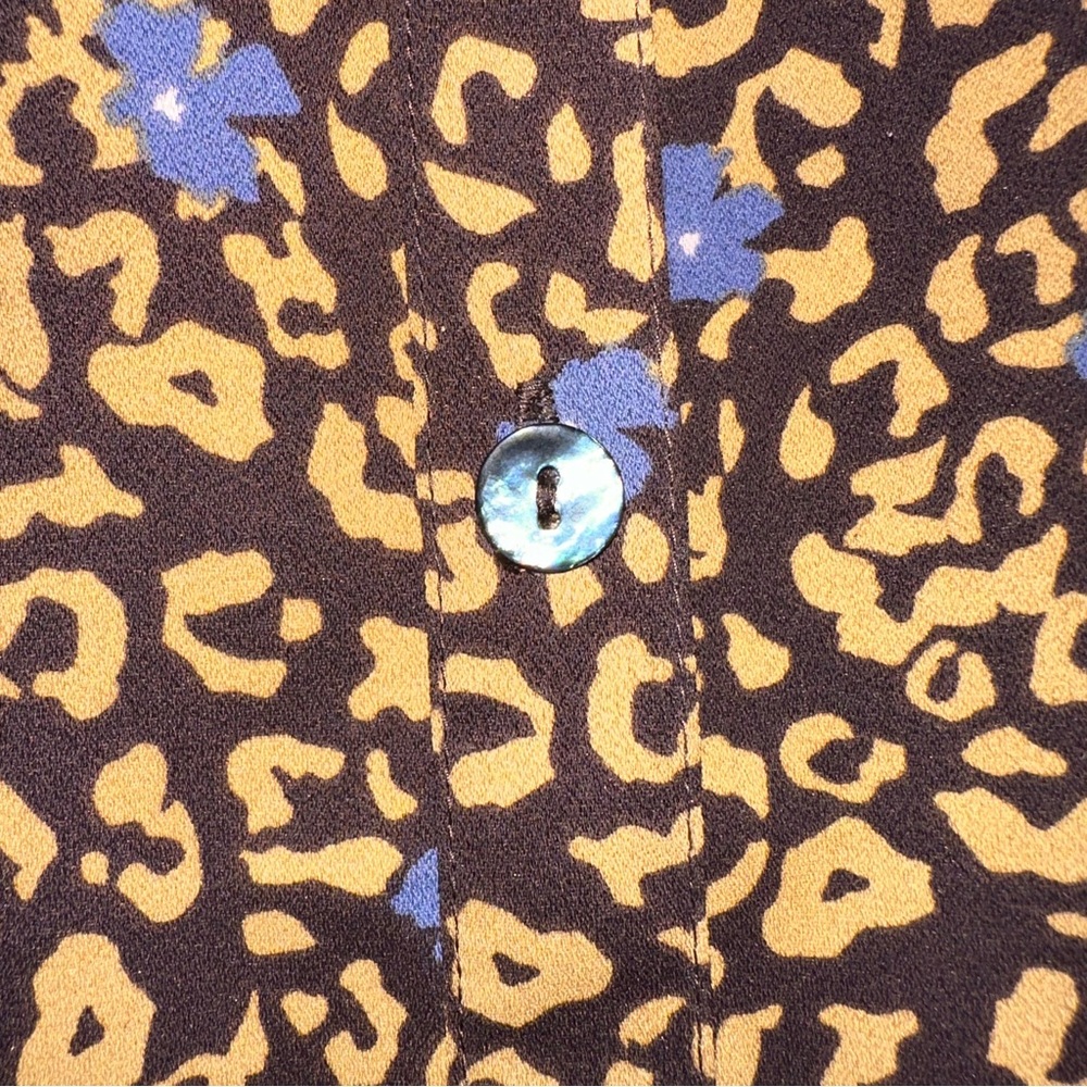 LOGO by Lori Goldstein Women's Brown Animal Print w/Blue Flowers Blouse- Size XL - Picture 6 of 9